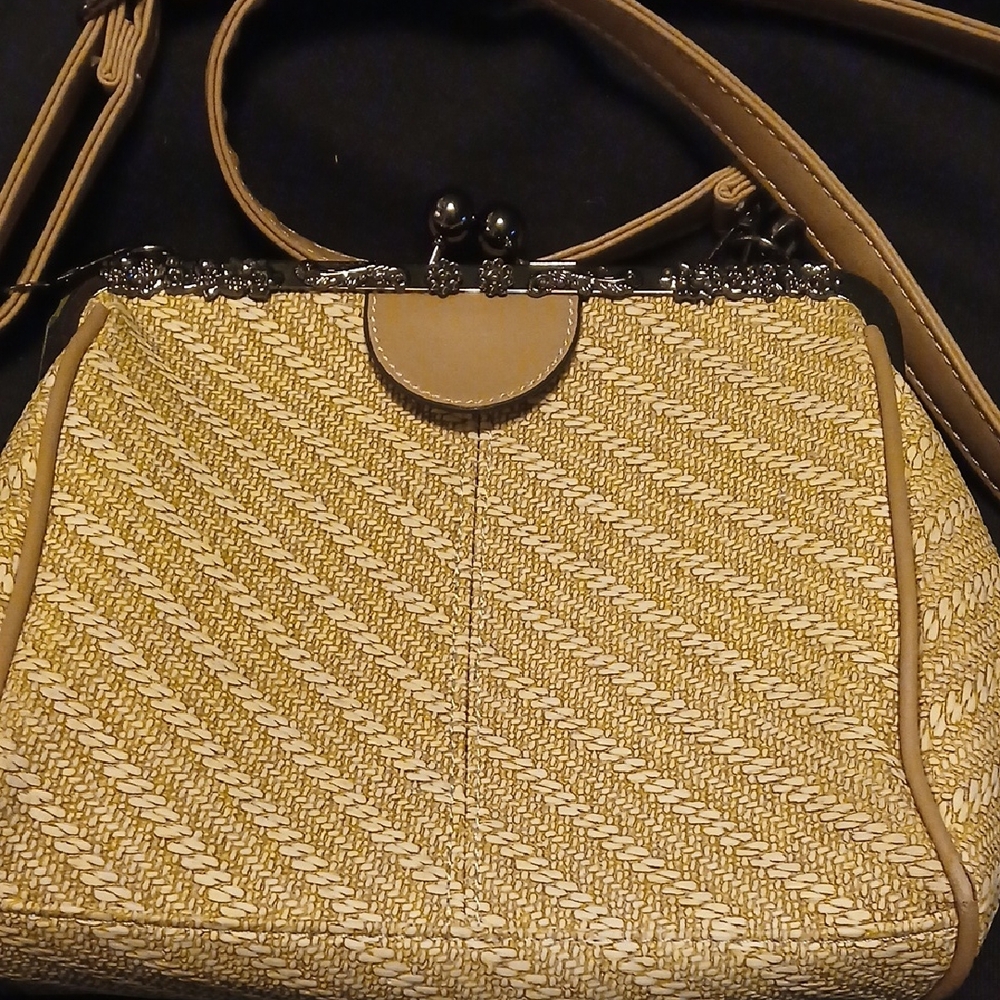Elegant Tan Woven Metal Kisslock Handbag